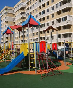 plac zabaw dla dzieci z siatkami sznurkowymi foto