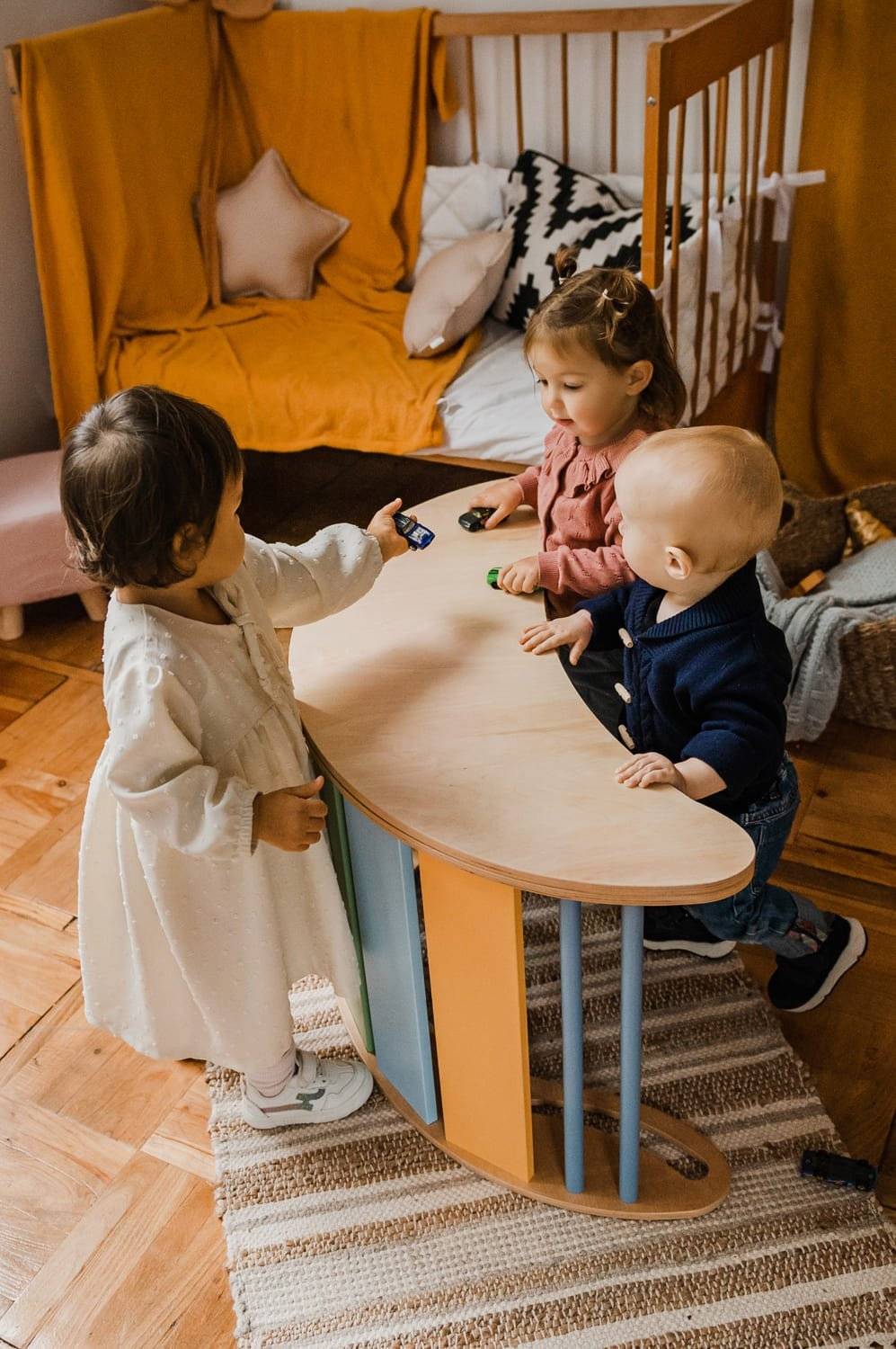 bujak-drewniany-stolik.jpg