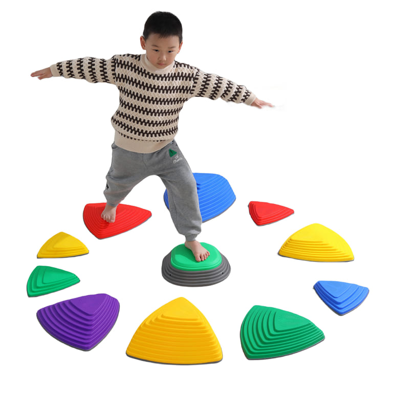 sciezka-sensoryczna-kamienie-rzeczne-Triangle2-1.jpg